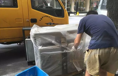    義烏這個(gè)果皮箱有“搞頭”，上面還可以發(fā)布公益廣告