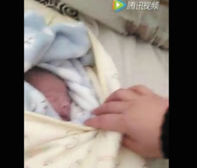 痛心，大連一女嬰剛出生兩個小時就被棄垃圾桶