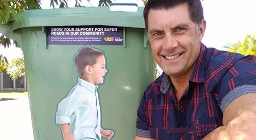 行車安全出奇招：垃圾桶上貼安全標(biāo)識(shí)，提醒司機(jī)‘不要超速’