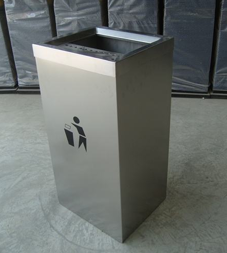 您知道輕軌上面為什么沒(méi)有垃圾桶嗎？