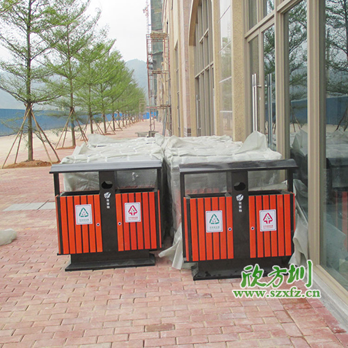 廣州清遠(yuǎn)地產(chǎn)物業(yè)公司，增添欣方圳鋼木垃圾桶