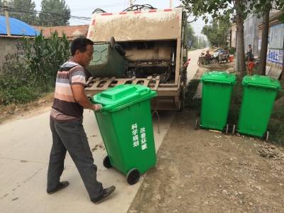發(fā)放垃圾桶、垃圾箱 助推農(nóng)村環(huán)境整治