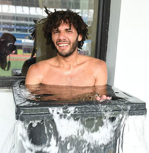 感受中國(guó)溫度！阿森納眾將集體鉆進(jìn)垃圾桶